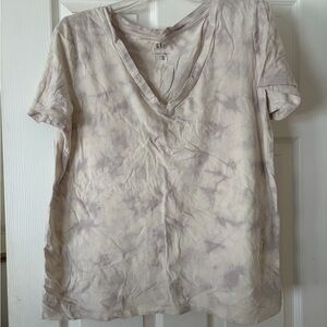GAP Women's Pale Lavender Tie-Dye V-Neck Tee